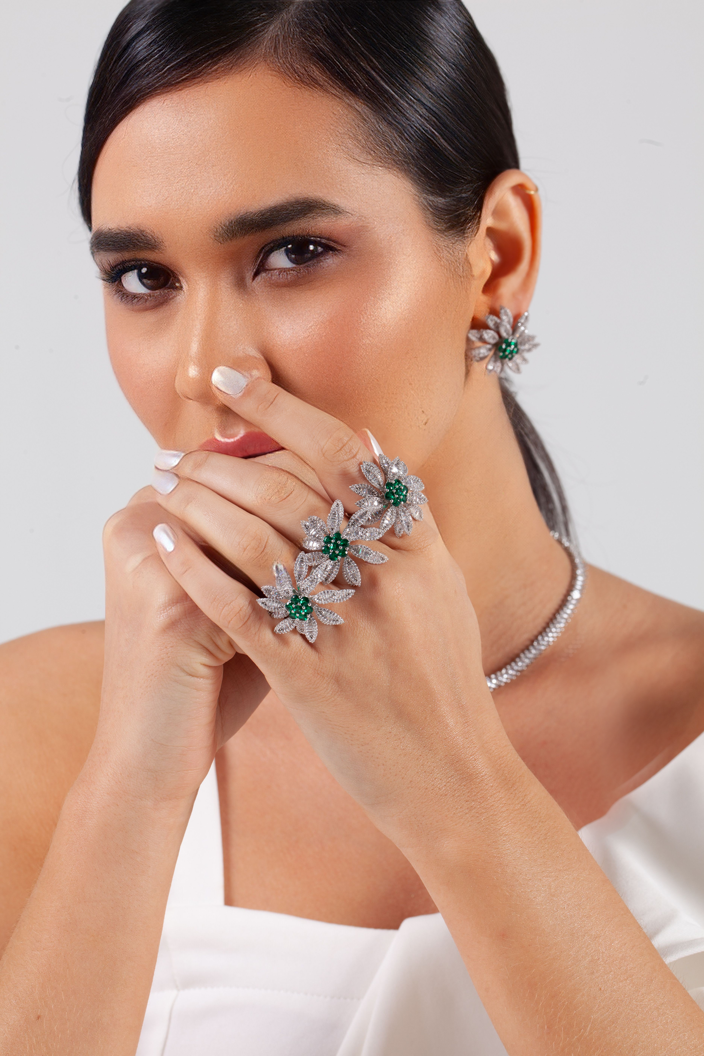 LUXURY LINE SET - CRYSTAL FLOWER WITH ZIRCONIA AND EMERALD